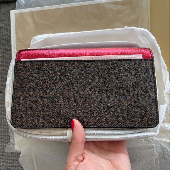 Michael Kors Jet Set Travel Crimson Logo Clutch Crossbody – Brand New with tag - Picture 9 of 16